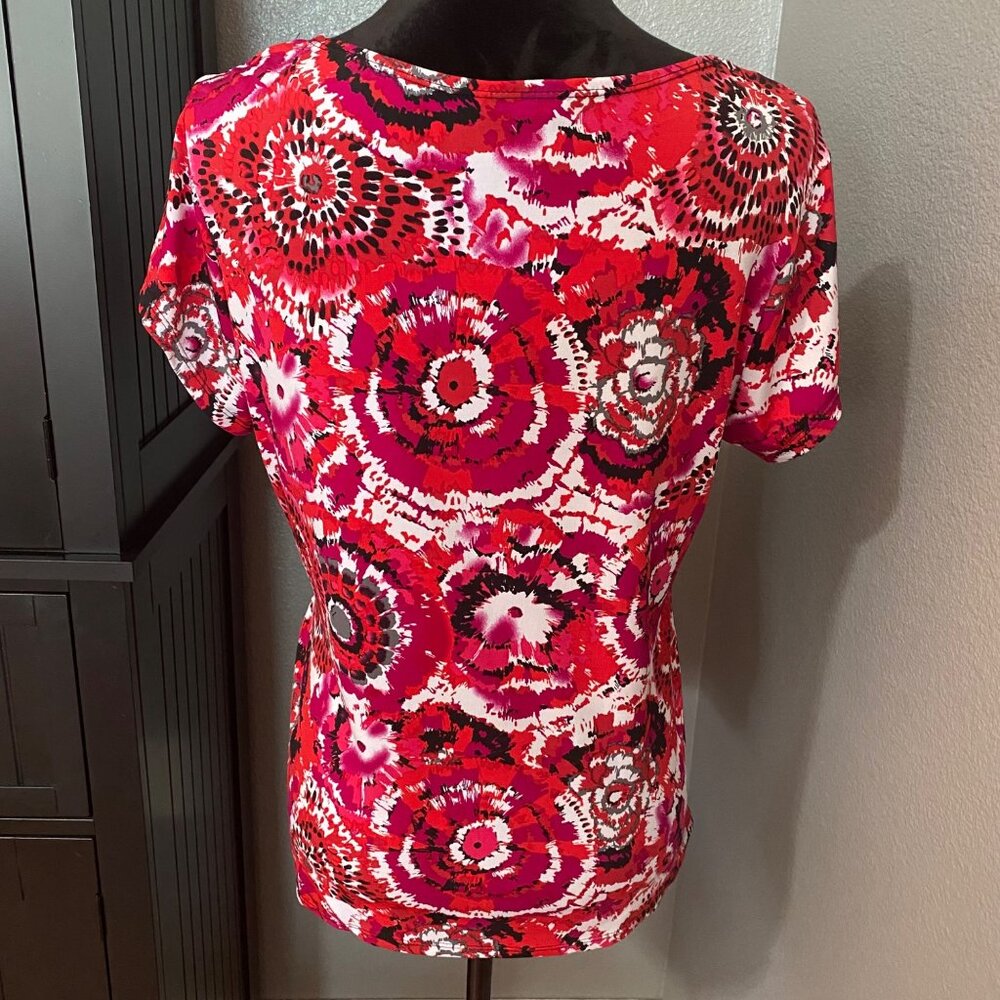 Bay Studio Blouse 1X Red Black Abstract Tie Dye Swirl Plus Size Career Boho Chic - Picture 7 of 8